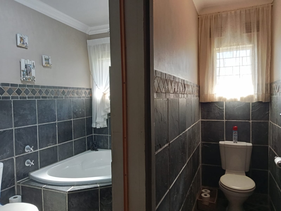 4 Bedroom Property for Sale in Greenfields Eastern Cape
